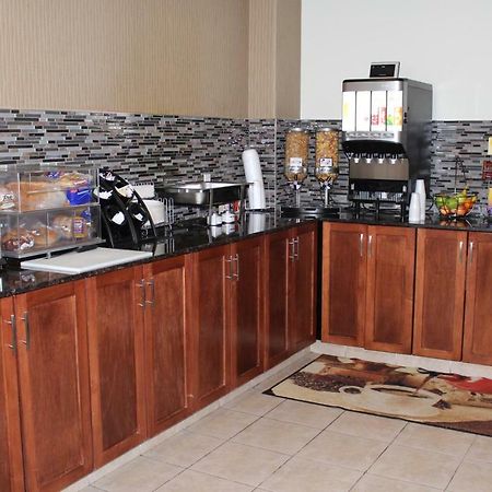Foxwood Inn And Suites Fox Creek Buitenkant foto