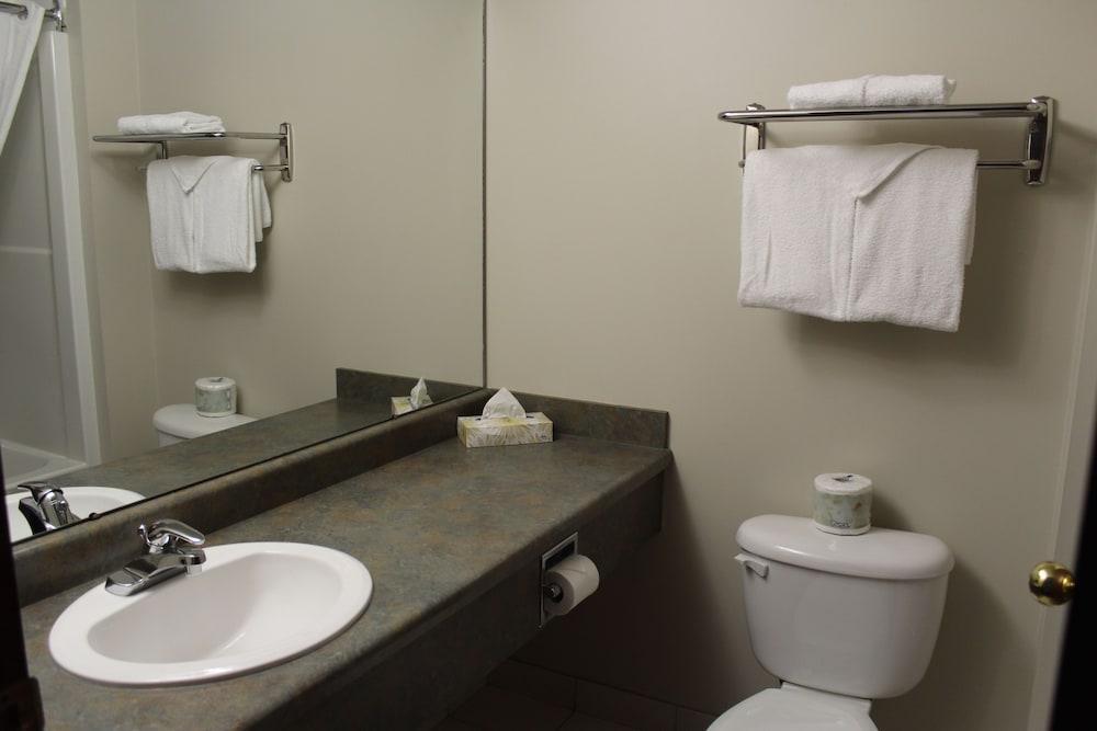 Foxwood Inn And Suites Fox Creek Buitenkant foto