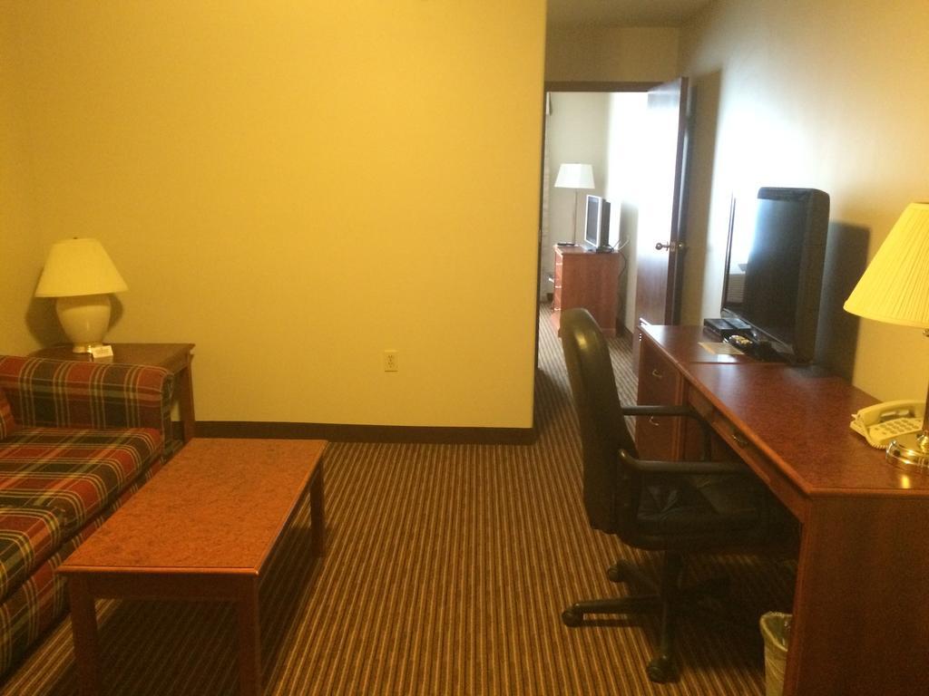 Foxwood Inn And Suites Fox Creek Buitenkant foto
