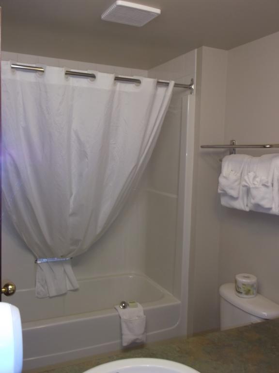 Foxwood Inn And Suites Fox Creek Kamer foto