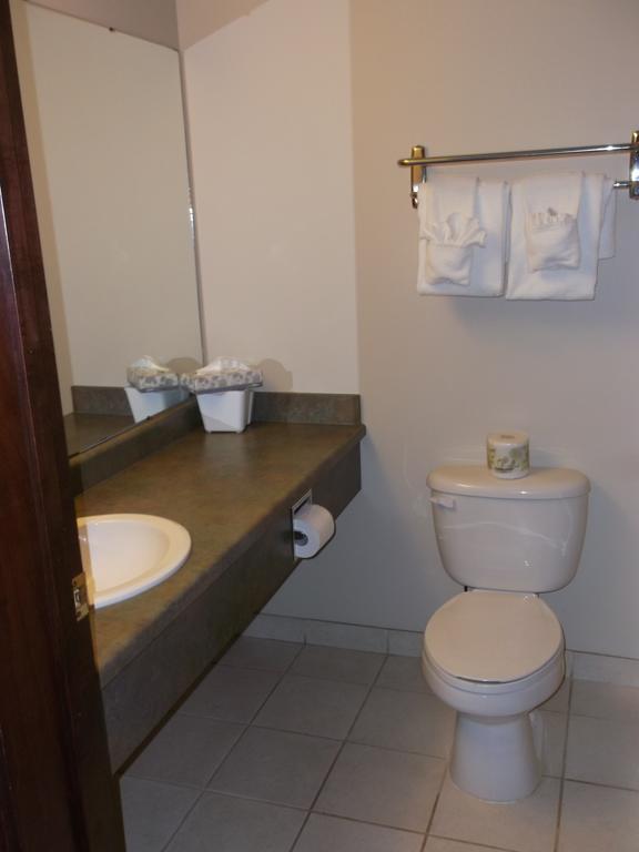 Foxwood Inn And Suites Fox Creek Kamer foto