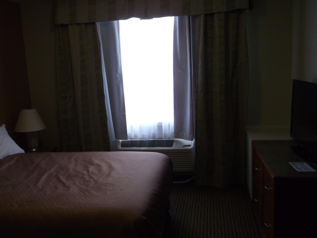 Foxwood Inn And Suites Fox Creek Kamer foto