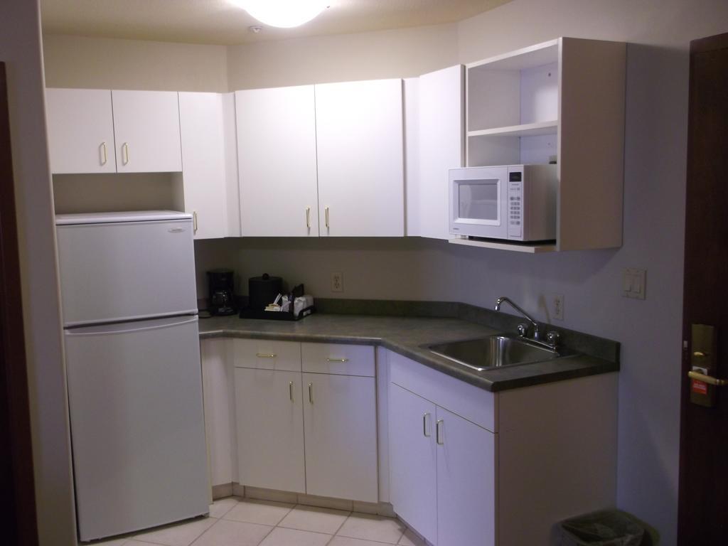 Foxwood Inn And Suites Fox Creek Kamer foto