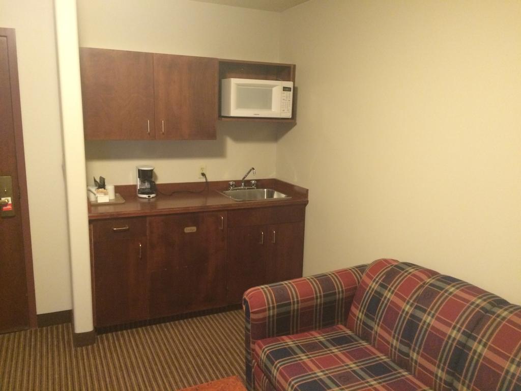 Foxwood Inn And Suites Fox Creek Buitenkant foto