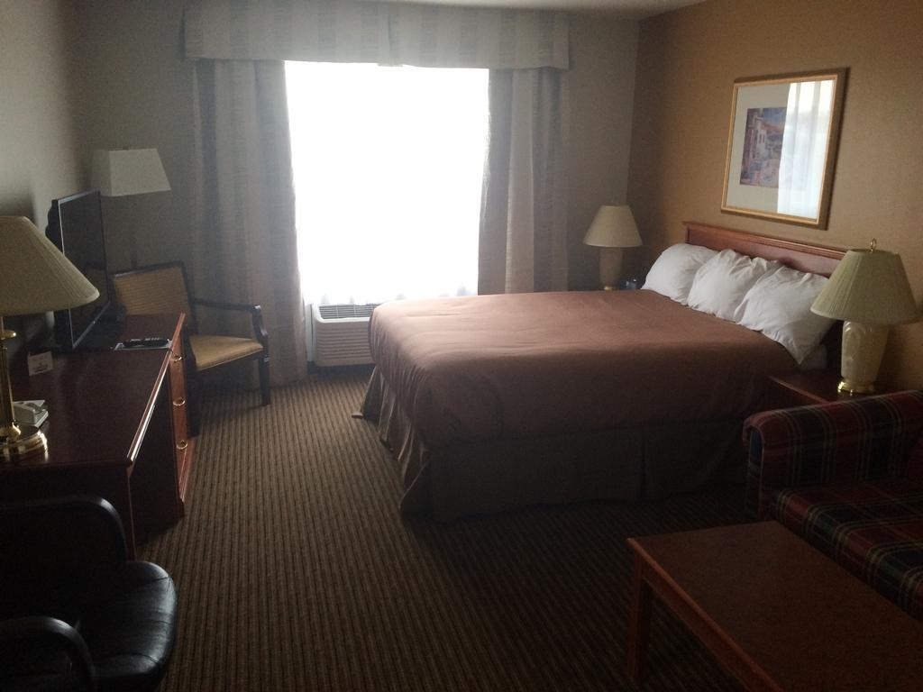 Foxwood Inn And Suites Fox Creek Kamer foto
