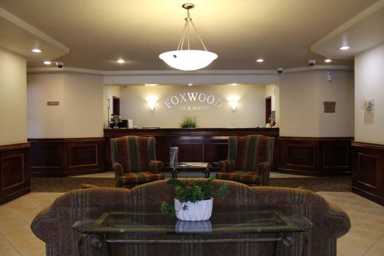 Foxwood Inn And Suites Fox Creek Buitenkant foto